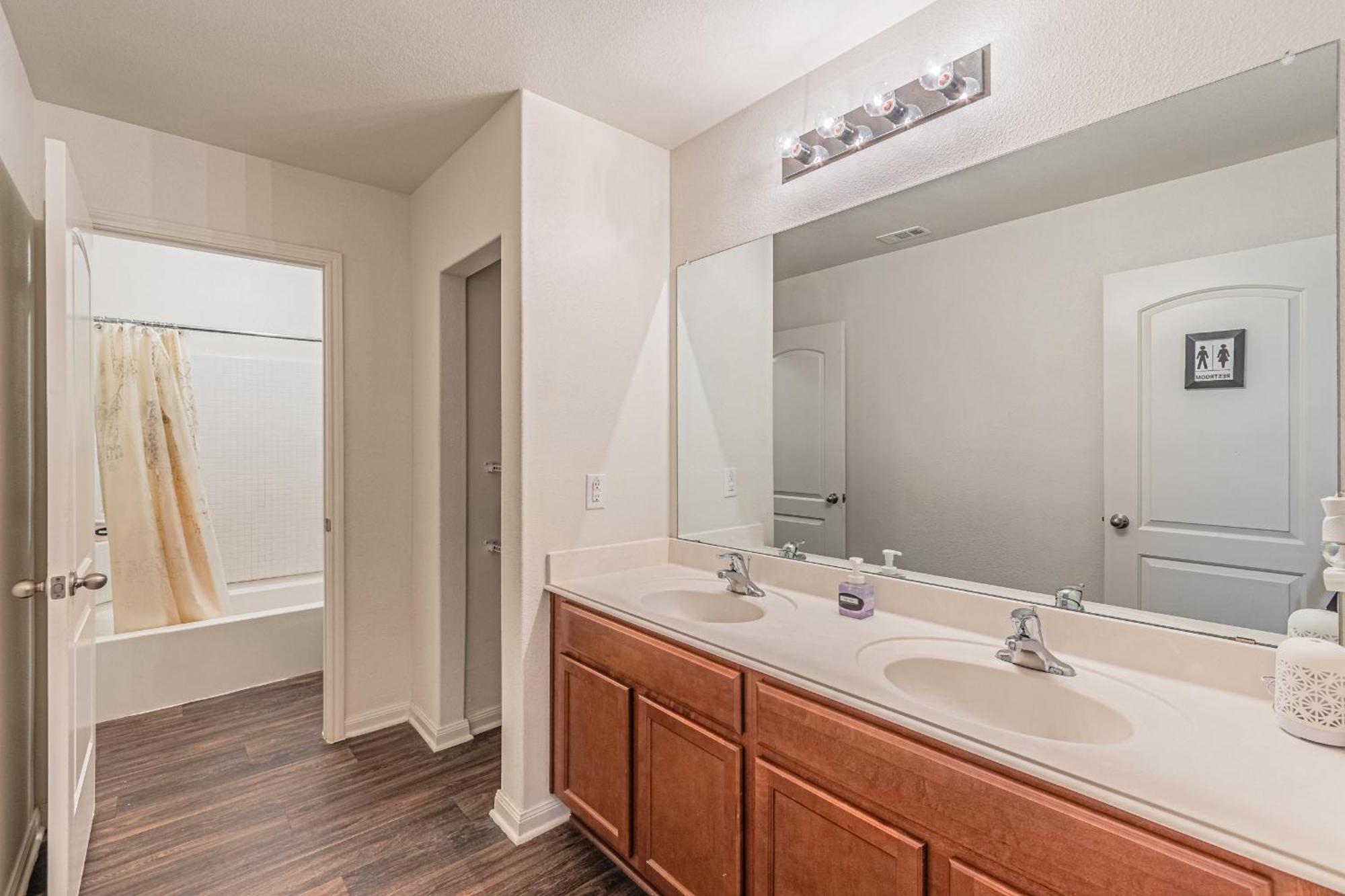 Luxury 5Br Dallas Retreat With Business Amenities - Perfect For Business Travelers, Families & Groups Eksteriør bilde