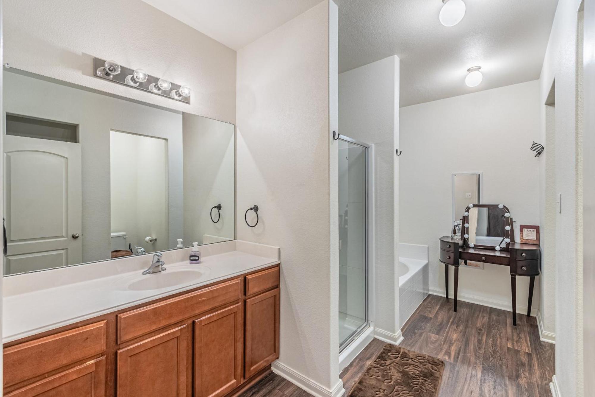 Luxury 5Br Dallas Retreat With Business Amenities - Perfect For Business Travelers, Families & Groups Eksteriør bilde